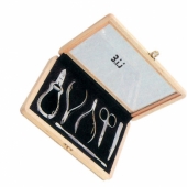 MANICURE PEDICURE KIT
